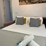 Deluxe Artemisa Sevilla